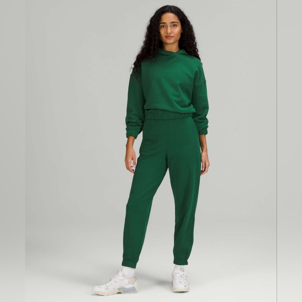 Lululemon Relaxed High-Rise Jogger Everglade Green in Size 12 NWT